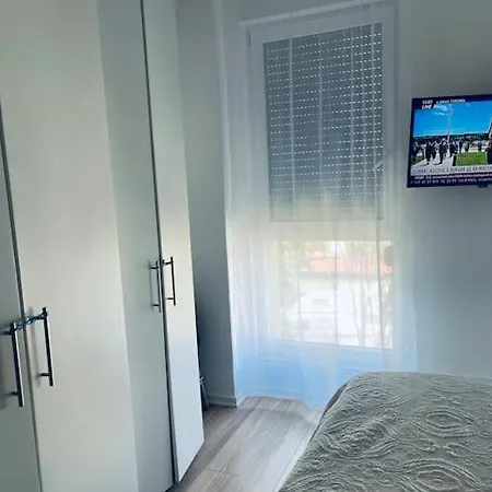 Charming Retreat In The Heart Of Apartmán
