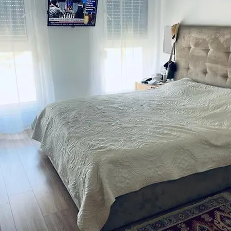 Διαμέρισμα Charming Retreat In The Heart Of *